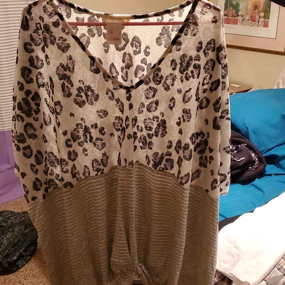 Entro Tops - Leopard and grey/white stripe blouse with knot